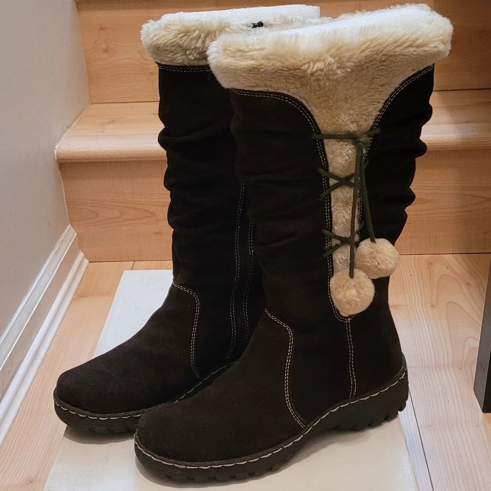 Bass Suede Boots with Fur Trim and Pom Pom Size 6